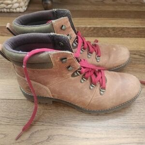 Timberland Women's Brown Boots with Pink Laces